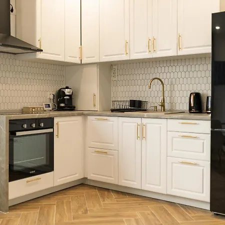 Old Town View & Balcony Брашов