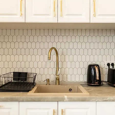 Old Town View & Balcony * בראשוב