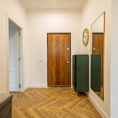 Old Town View & Balcony Apartment Brasov