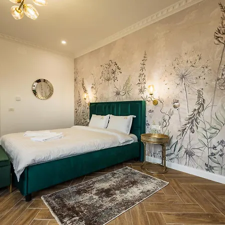 Old Town View & Balcony בראשוב