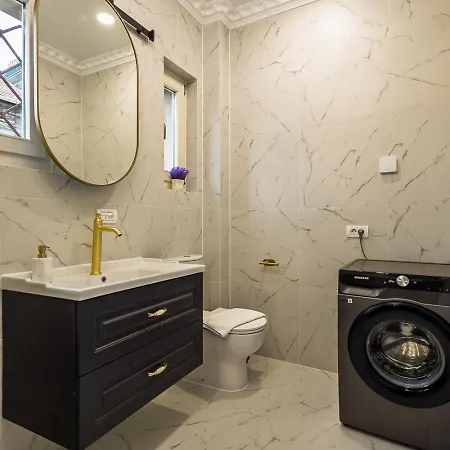 Old Town View & Balcony בראשוב