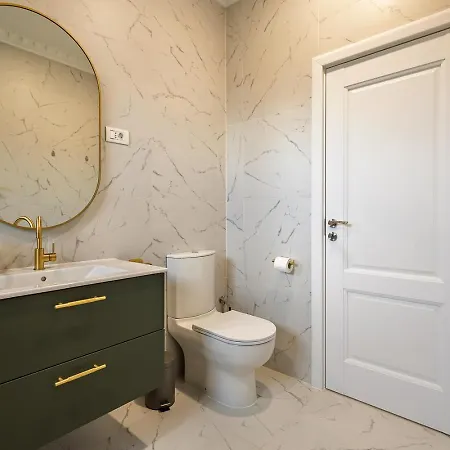 Old Town View & Balcony * בראשוב