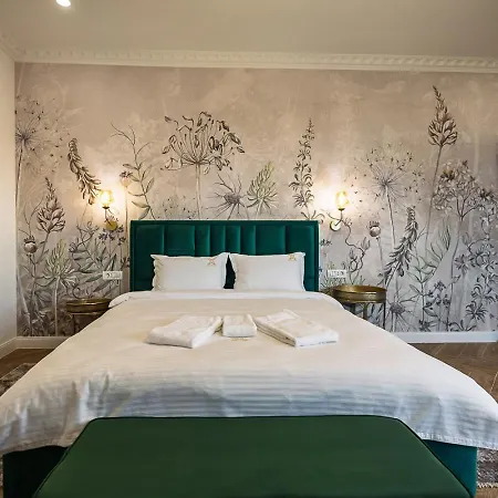 Old Town View & Balcony * בראשוב