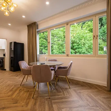 Old Town View & Balcony דירה