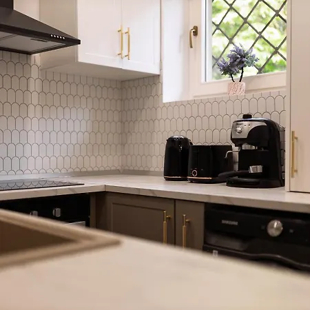 Old Town View & Balcony בראשוב