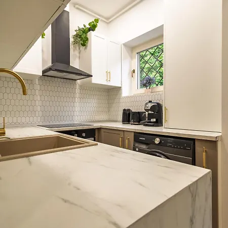 Old Town View & Balcony בראשוב