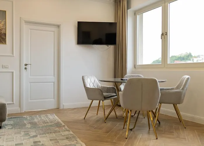 Апартаменти Old Town View & Balcony Брашов