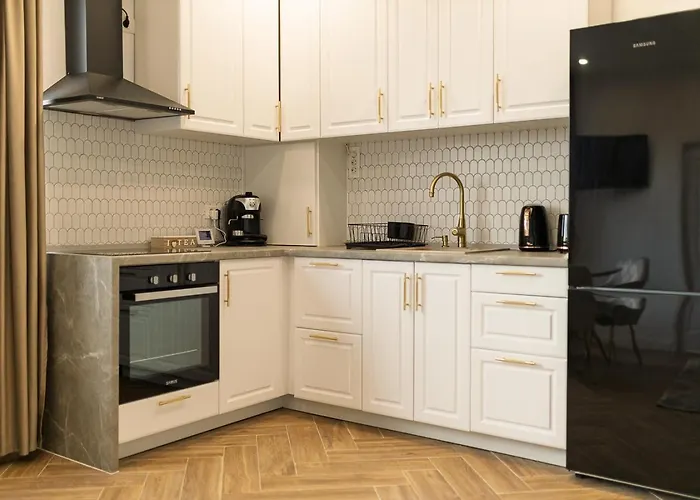 Old Town View & Balcony 布拉索夫