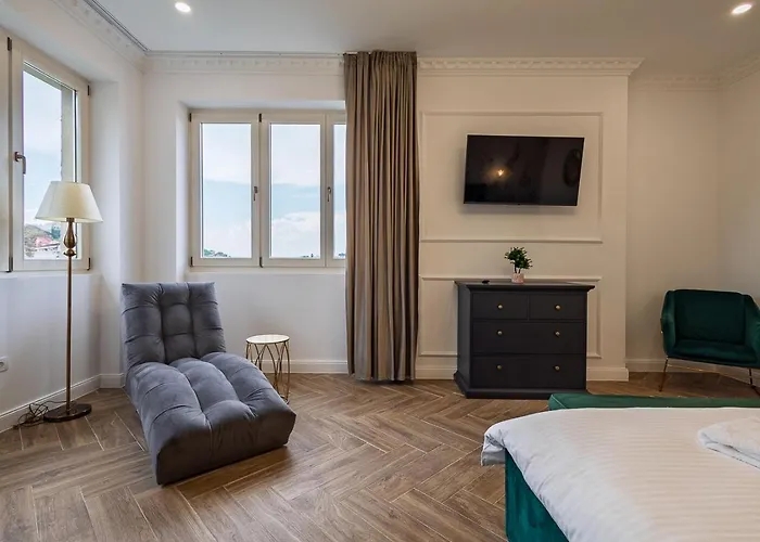 Old Town View & Balcony *