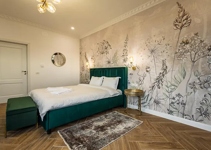 Old Town View & Balcony 布拉索夫