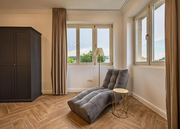 Old Town View & Balcony * 布拉索夫