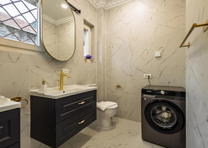 Old Town View & Balcony 布拉索夫