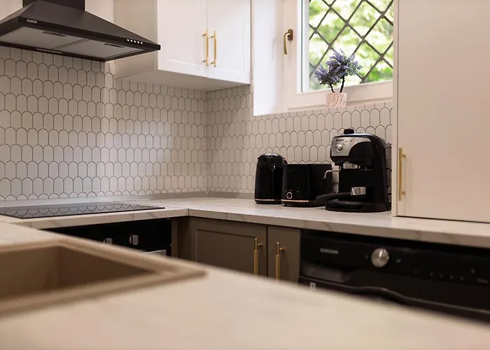 Old Town View & Balcony Брашов