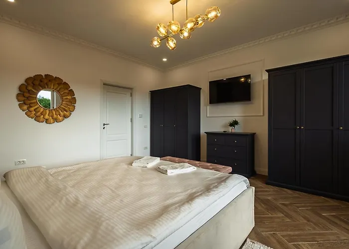 Old Town View & Balcony * 布拉索夫